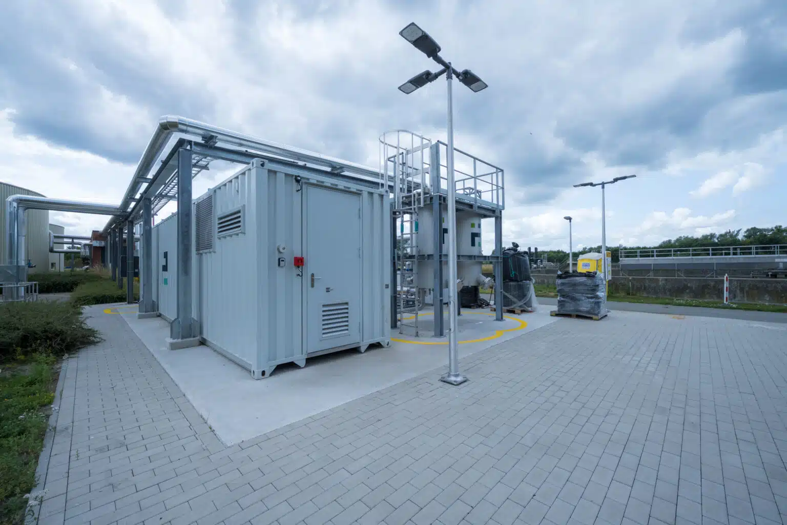 Elektrische installatie van de biogasinjectie-unit bij de RWZI in Gent, gerealiseerd door EVH en Nuoro voor Aquafin